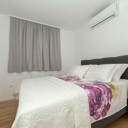 Penthouse Jure Apartamento Makarska Exterior foto