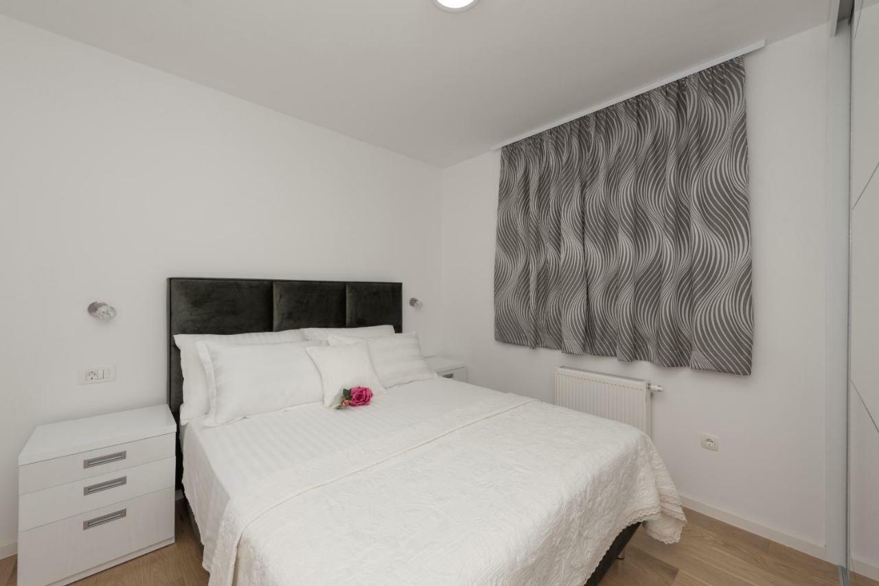 Penthouse Jure Apartamento Makarska Exterior foto
