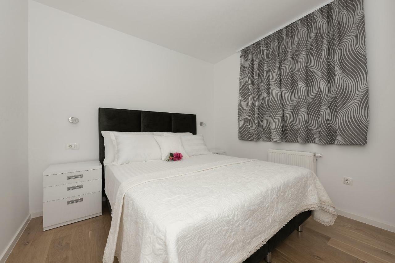 Penthouse Jure Apartamento Makarska Exterior foto